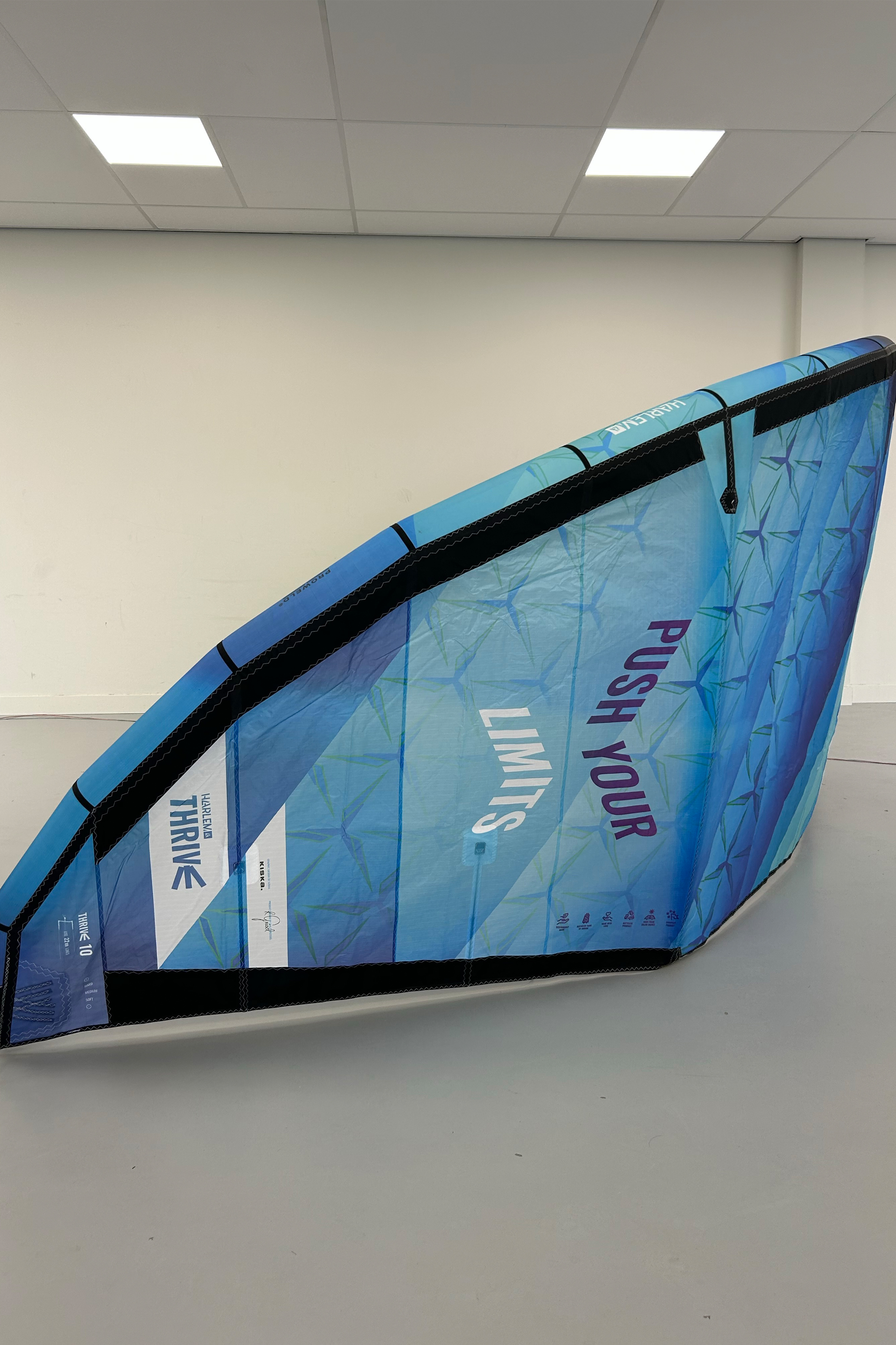 Harlem Kitesurfing-Thrive V1 Kite (DEMO)